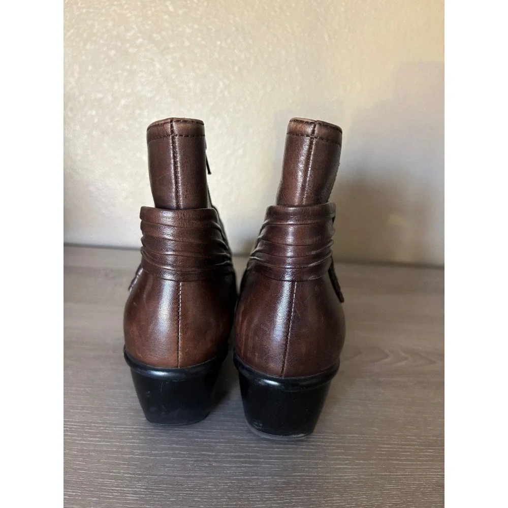 Clarks Women's 9N‎ Brown Leather Ankle Boots Block Heel Boho Cottage Office Work